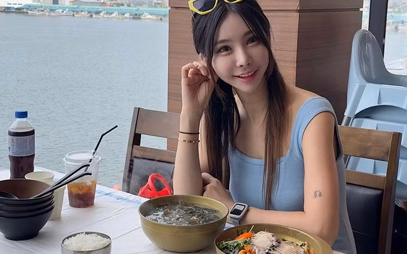 Lime có nhan sắc xinh đẹp và ngọt ngào, cô nàng hiện tại có lượt theo dõi tăng nhanh chóng trên các nền tảng mạng xã hội.