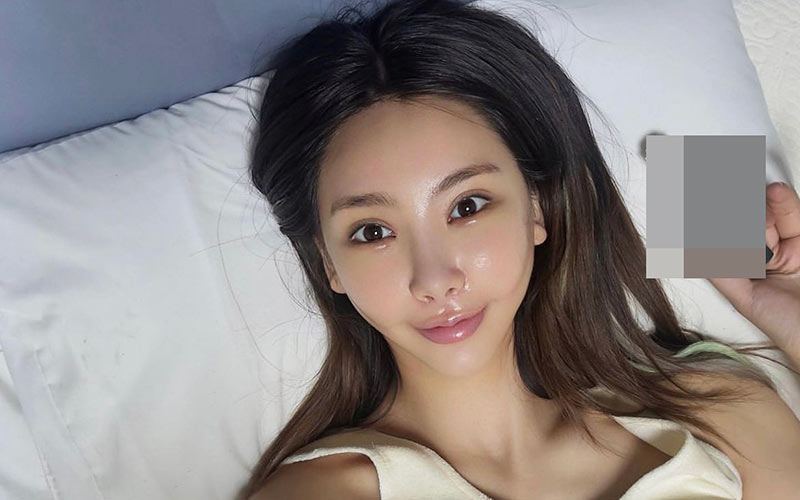 Lime khoe khéo chiếc eo nhỏ nhắn và săn chắc, cô nàng yêu thích những chiếc áo croptop để tôn dáng và đường cong tối đa.