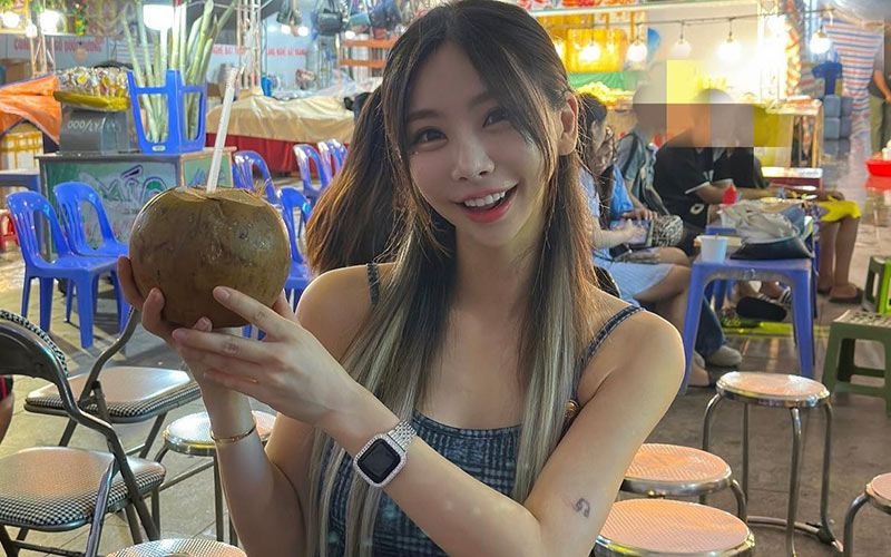 Lime cũng yêu thích bơi lội, đây là một trong những bộ môn mà nữ DJ đang lên dùng để thư giãn, tranh thủ đốt cháy mỡ thừa trong mọi khoảnh khắc.