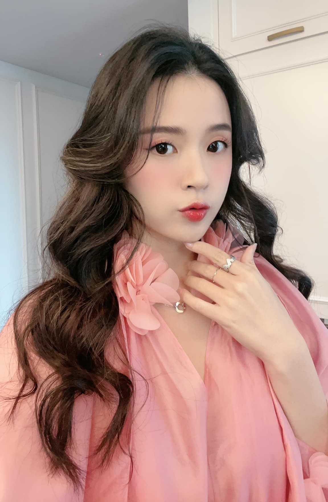 Sáng ngày 30/3, nữ diễn viên Midu không giấu khỏi sự hân hoan khi thông báo tin vui về sự nghiệp học tập đến đông đảo khán giả