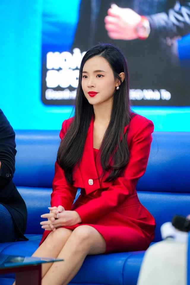 Midu dành thời gian rảnh để đi du lịch ở nước ngoài hoặc gặp gỡ bạn bè.