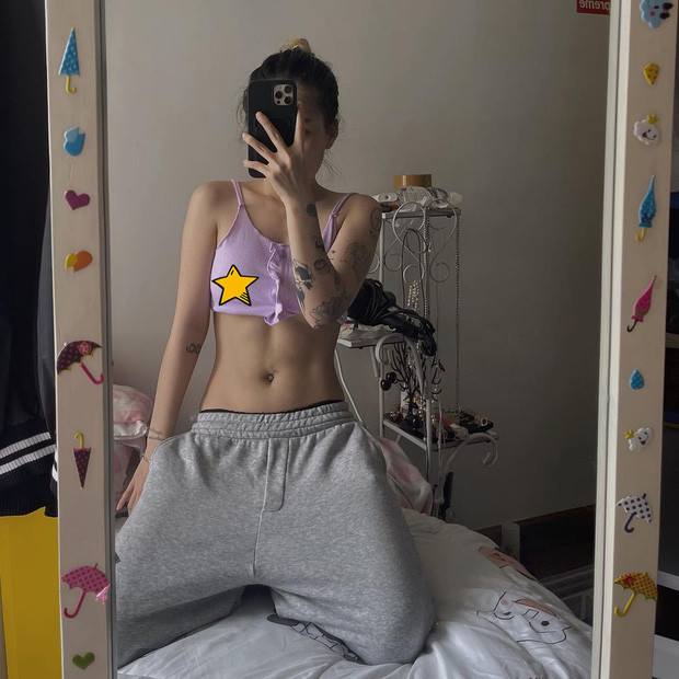 Thế nhưng, để ý kĩ một chút dân mạngh đã phát hiện ngay ra điều bất thường trong những bức ảnh của bạn gái cũ Đạt G.