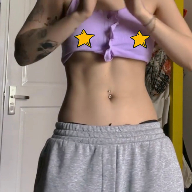 Ở các hình ảnh tĩnh còn bình thường, tới đoạn clip nhún nhảy ở cuối, Du Uyên thậm chí còn để lộ "nhũ hoa" vô cùng rõ ràng, đập thẳng vào mắt người xem.