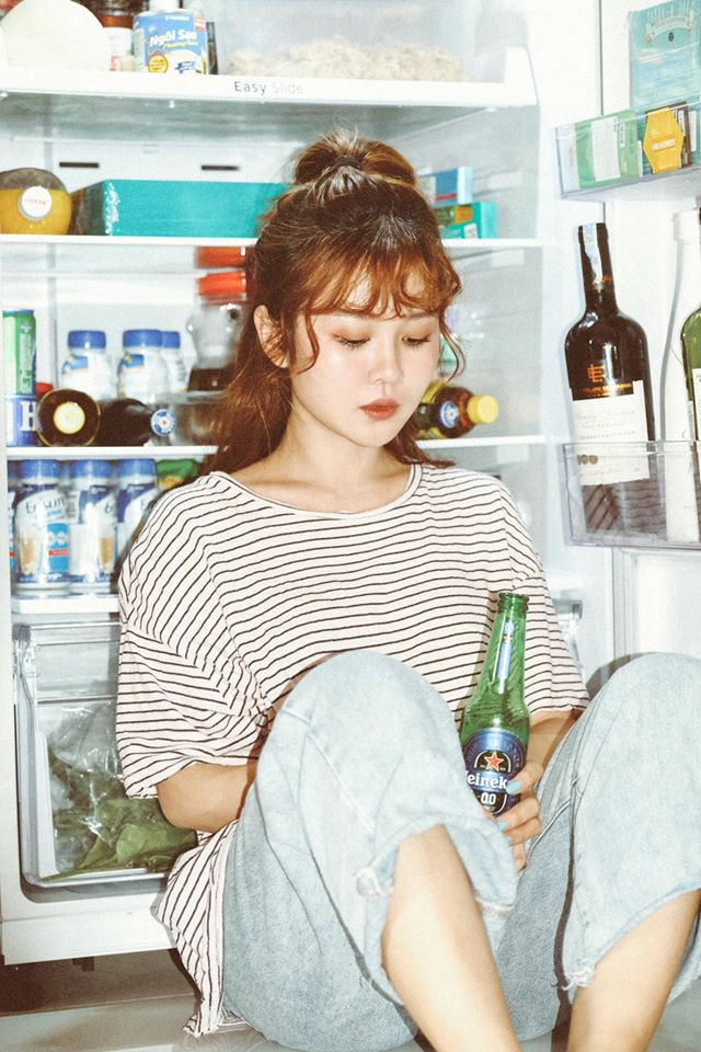 Kể từ thuở mới xuất hiện, dân tình không khỏi sửng sốt trước vẻ đẹp không góc chết của Ribi Sachi. Ai cũng như bị nhấn chìm trong đôi mắt ướt, gương mặt khả ái, bầu bĩnh đáng yêu, dịu dàng và thuần khiết, đôi môi chúm chím nhìn yêu không tả được… của hot girl 9X ở tuổi 30 này.