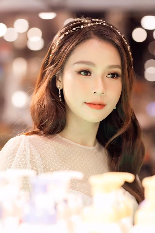 Nắm trong tay khối tài sản ước tính 2 triệu đô (khoảng 50 tỷ đồng), Sam đã gây dựng trong mắt công chúng hình ảnh của một hot girl đa tài, giàu có tự thân, không hề dựa dẫm vào đại gia.