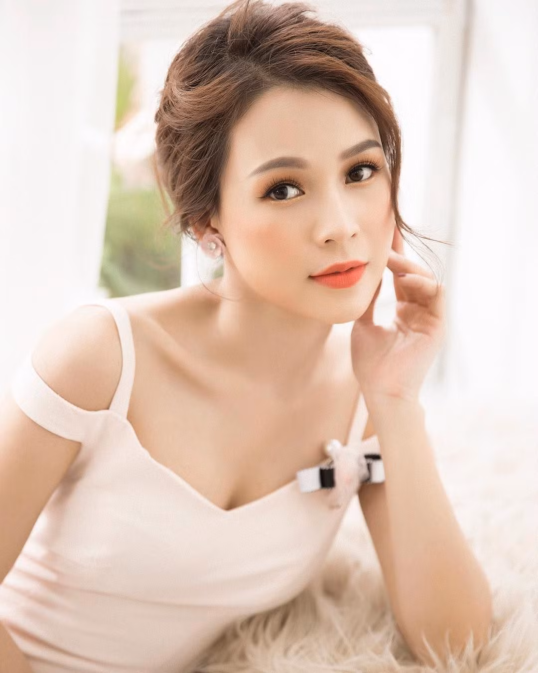 Nhan sắc của Sam được nhiều người ngưỡng mộ bình phẩm dường như bị thời gian bỏ quên.