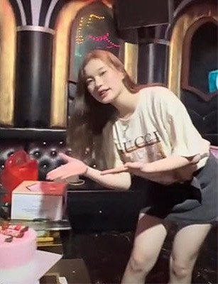 Chắc hẳn tuổi trẻ của ai cũng từng có ít lần trái lời bố mẹ khi đi chơi mà quên xin phép, hoặc có khi phải nhờ đến hội bạn thân của mình để được vào nhà.