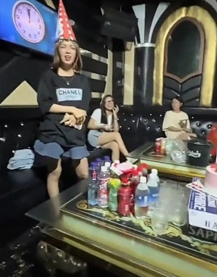 Hơn nữa, nhìn nụ cười hồn nhiên vô tư của các cô gái thì phụ huynh chắc cũng phải bật cười cho xem.