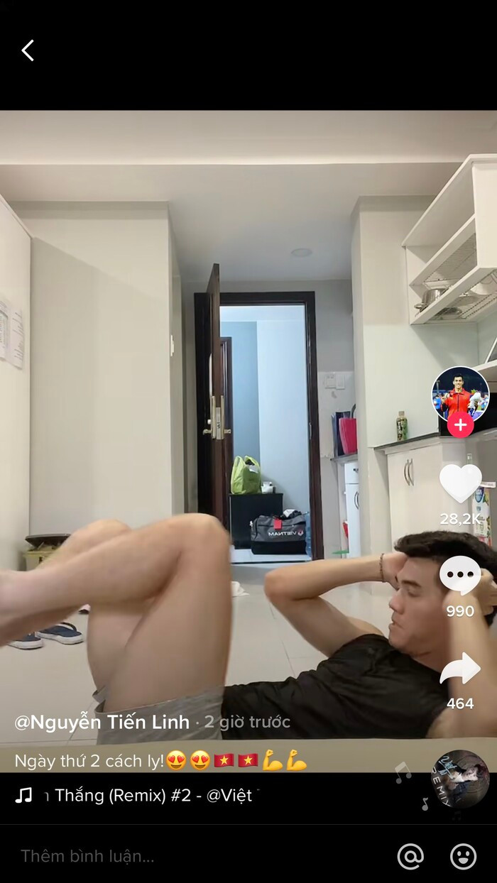 Theo tìm hiểu, đây là combo bài tập tại nhà của Tiến Linh, ai đang ở nhà work from home thì có thể tham khảo lia lịa để có body như chàng cầu thủ đội tuyển Việt Nam.