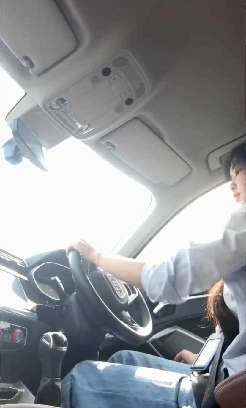 Sở hữu nhan sắc xinh đẹp và đặc biệt là thành tích học tập tốt, Lọ Lem được nhiều người quan tâm, yêu thích.