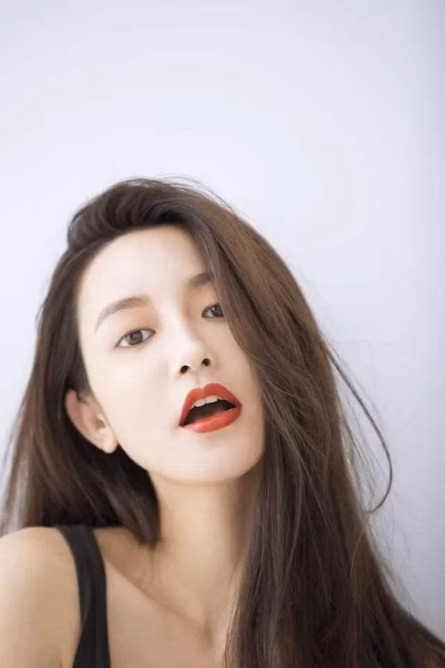 Bo nhi cua 'nguoi ke thua Jack Ma' kiem hon 1000 ty nho livestream-Hinh-4