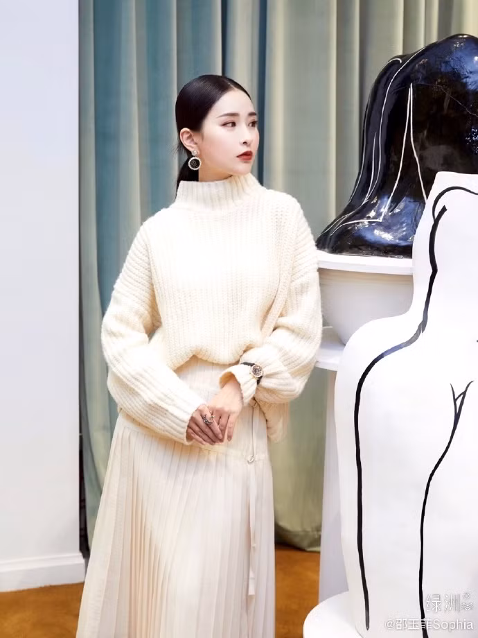 Bo nhi cua 'nguoi ke thua Jack Ma' kiem hon 1000 ty nho livestream-Hinh-5