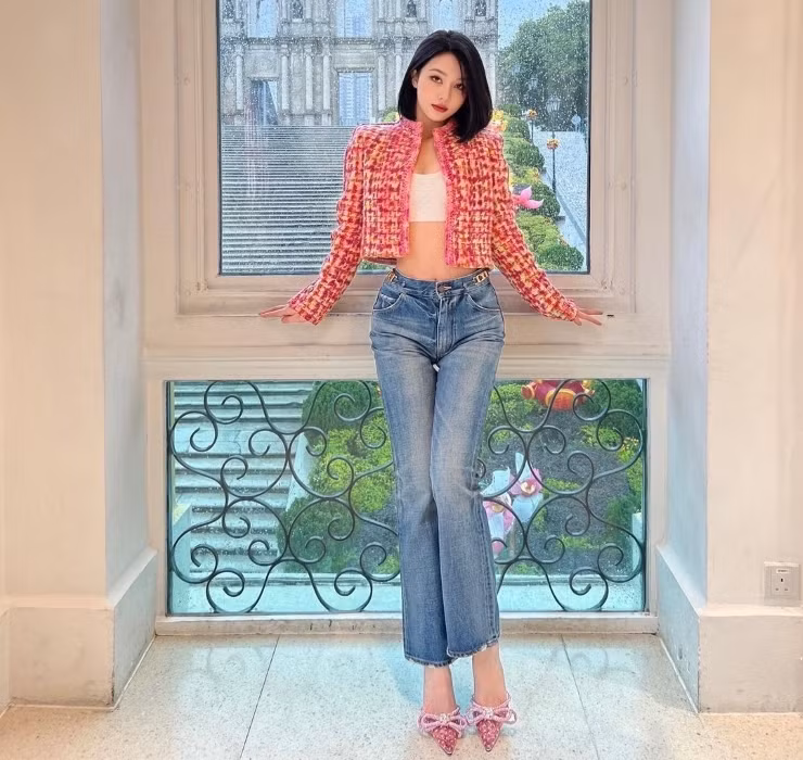 Crissie Lee ăn vận tôn dáng với những item mới mẻ đôi khi thách thức.