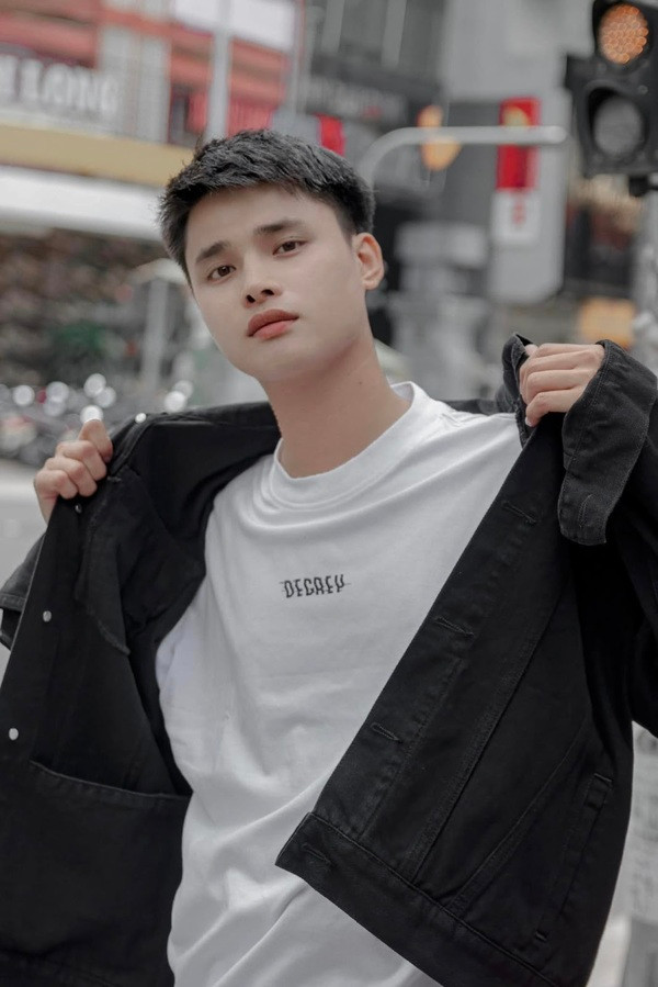 Với Phạm Duy Hải hay còn được gọi là Hải Vót, anh là một diễn viên trẻ, xuất thân từ sân khấu kịch Hồng Vân, sau đó bén duyên với công việc sáng tạo nội dung. Vẻ ngoài điển trai cùng sự dí dỏm, duyên dáng của mình đã giúp cho anh có một lượng người yêu thích nhất định.