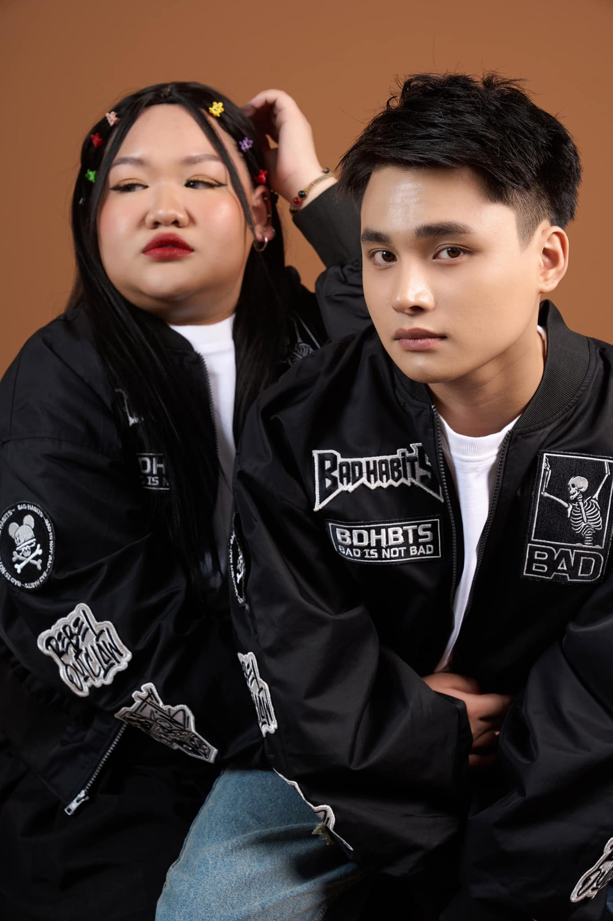 Nói về tình yêu của mình, Mai Kim Liên cho biết đến hiện tại cô hoàn toàn hài lòng với bạn trai. Trong mắt Liên, Hải là người tuyệt vời dù đôi lúc có những điểm khiến cô không hài lòng. Tuy nhiên, trong chương trình Bạn Có Dám, khi được hỏi Hải Vót yêu Kim Liên ở điểm gì, cô nàng dí dỏm trêu bạn trai thích mình vì mình rất giàu. Trước câu nói đùa của bạn gái, Hải cũng nhanh chóng phủ định và cho biết mình yêu Liên bởi sự nhiệt tình, tốt tính của cô nàng.