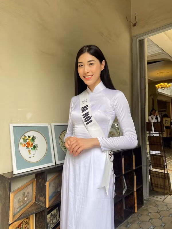 Trong đêm chung kết Hoa hậu Hoàn vũ Việt Nam 2022, Thu Huyền là một trong những cô gái được xướng tên vào top 10 chung cuộc.