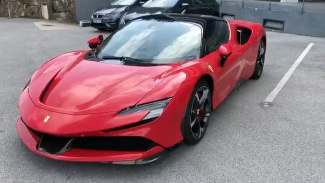 Chiếc siêu xe mà doanh nhân Đức Huy sắp "đón về" là Ferrari SF90 Stradale.