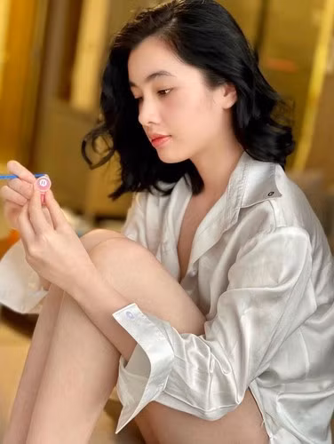 Tuy chưa biết Đức Huy đã phải trả bao nhiêu cho chiếc xe "chở con đi chơi 1/6" này nhưng giá chính hãng tại Việt Nam là khoảng 34,5 tỷ đồng.