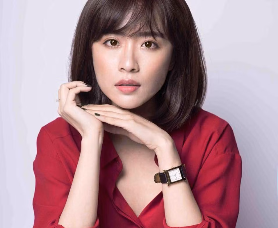 Sau khi tốt nghiệp thạc sĩ Quản trị kinh doanh tại Anh, Phương Mai có thời gian làm việc cho phòng marketing của tập đoàn BMW, London.