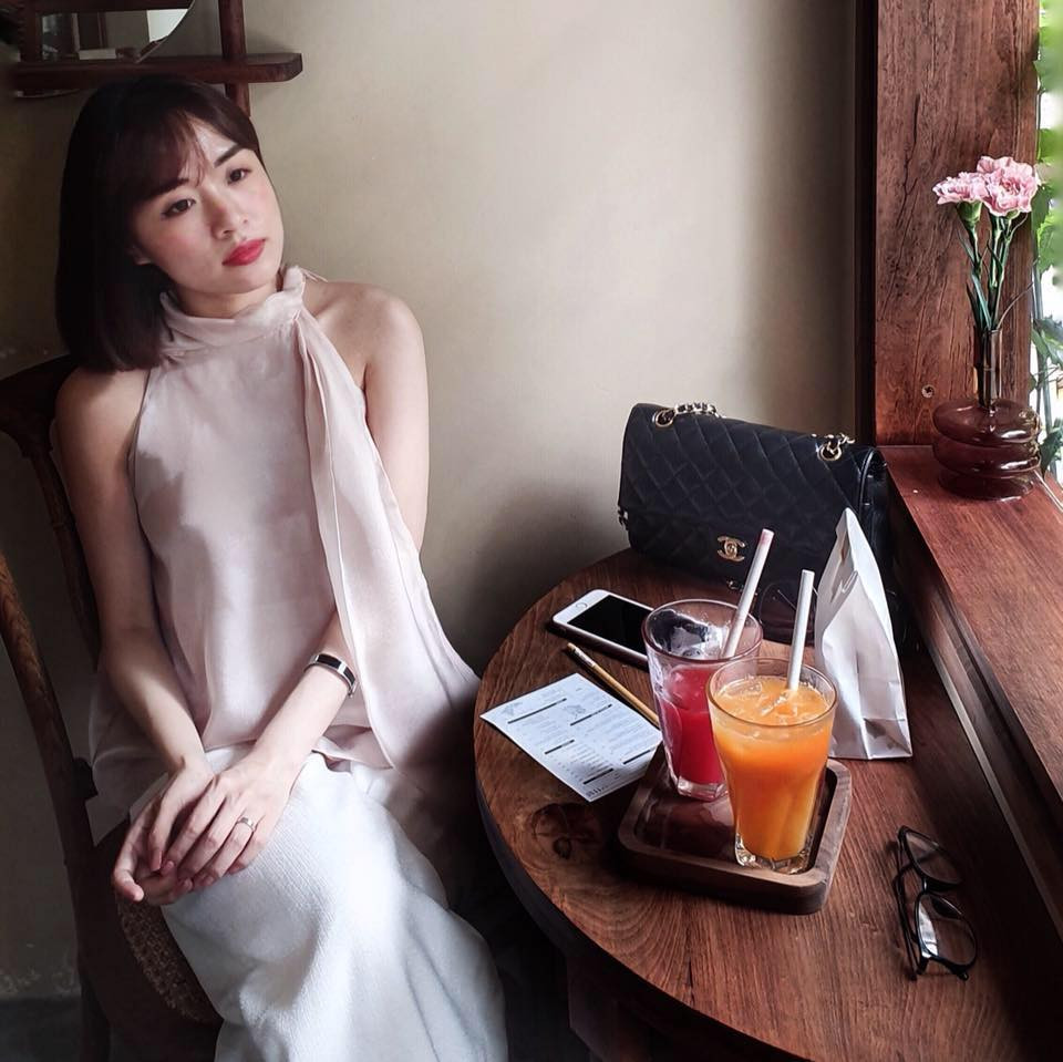 Thậm chí, thời điểm mới vào nghề, Phương Mai được học trò rủ đi xem phim, rủ đi ăn vỉa hè, gọi là "chị giáo".