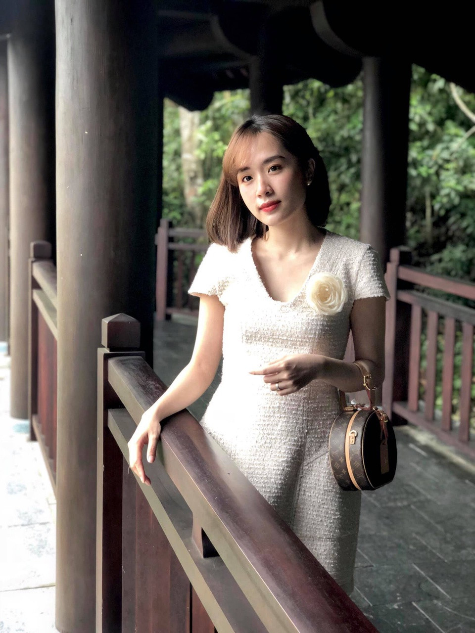 Trước khi trở thành giảng viên, Phương Mai sở hữu nhiều thành tích trong học tập. Cô từng giành giải nhì học sinh giỏi quốc gia môn tiếng Anh, tốt nghiệp cử nhân ĐH Colorado State, lọt vào danh sách sinh viên ưu tú của trường.