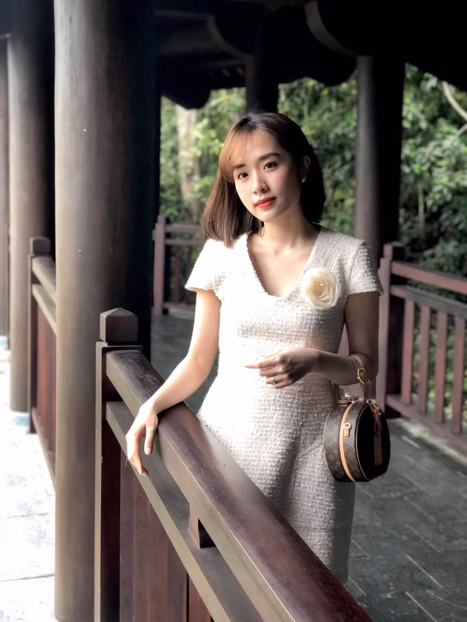 Trước khi trở thành giảng viên, Phương Mai sở hữu nhiều thành tích trong học tập. Cô từng giành giải nhì học sinh giỏi quốc gia môn tiếng Anh, tốt nghiệp cử nhân ĐH Colorado State, lọt vào danh sách sinh viên ưu tú của trường.