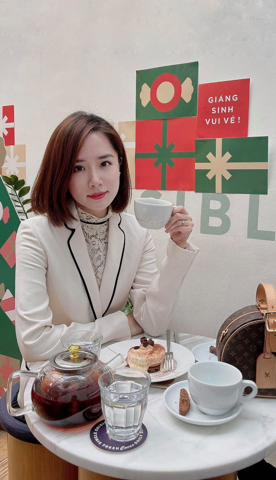 Nói về trải nhiệm những ngày đầu đứng lớp, Mai tâm sự đó là khoảng thời gian không mấy suôn sẻ, khi các bạn sinh viên lúc đó, không thích môn cô dạy.