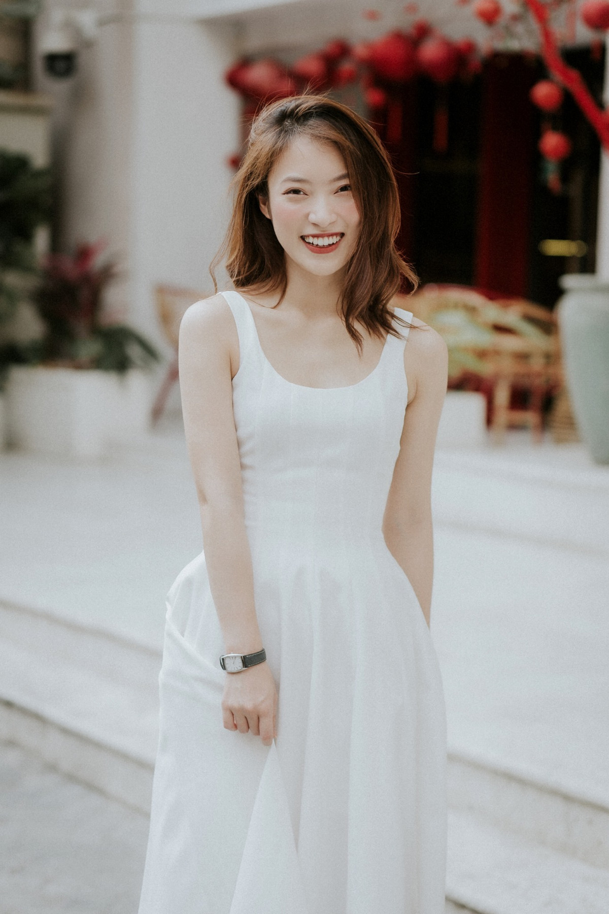 Tôi có thể dĩ hòa vi quý với tất cả mọi người mình gặp nhưng lúc stress tôi cứ bực dọc với bố mẹ và làm những chuyện điên rồ. Tôi nhớ có lần bố chở tôi ra sân bay để đi vào TP.HCM xong bố khóc. Bố thấy tôi thay đổi nên bực mình". Khánh Vy cho biết thêm.