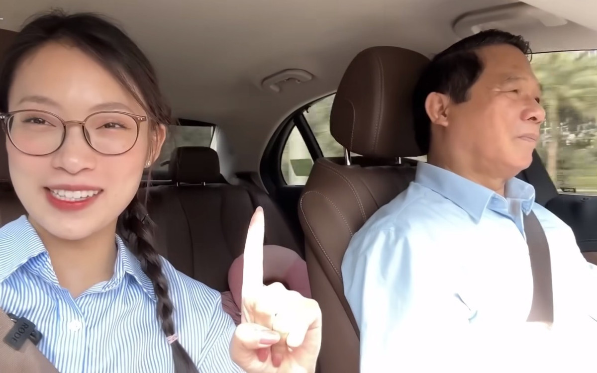 Trước đây, Khánh Vy cũng từng tiết lộ, có giai đoạn cô tự cho rằng mình rất giỏi nhưng sau khi vấp phải cú sốc cùng câu nói của bố mẹ "Thức tỉnh đi! Con chưa là ai đâu!" mà cô đã "giữ đôi chân cân bằng trên mặt đất".