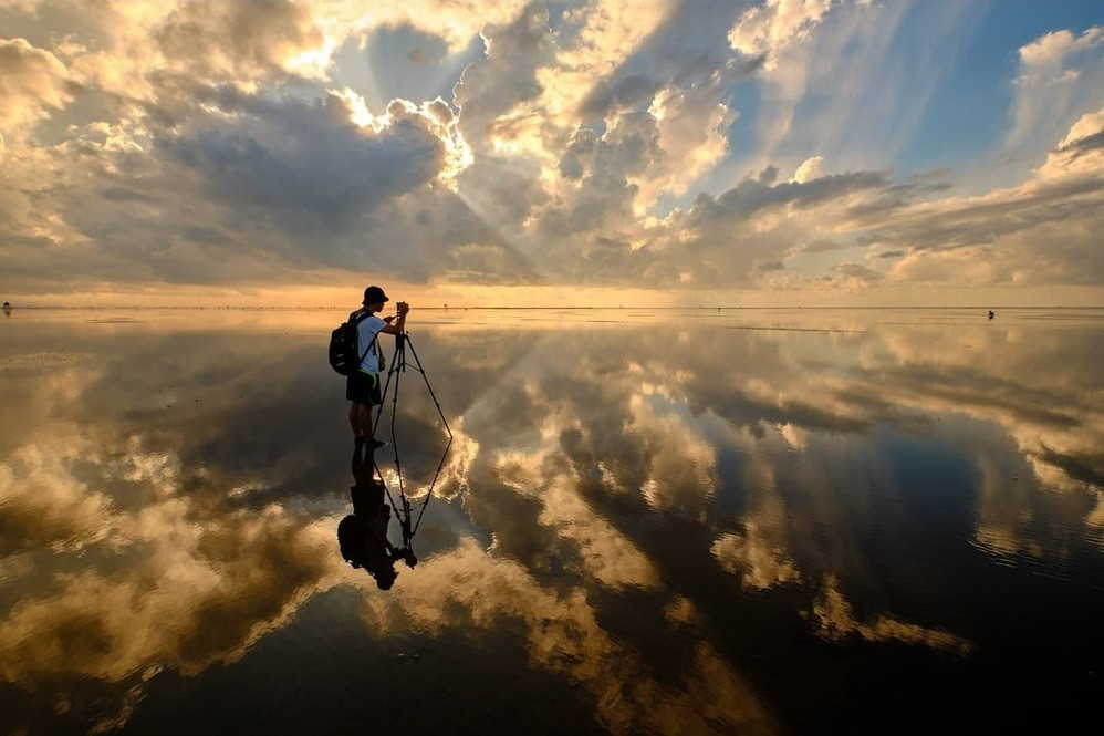 Nhờ có hàng loạt các clip review trên mạng xã hội mà biển “vô cực” ngày càng nổi tiếng và được nhiều người tìm đến hơn. Mới đây, một cô gái đã chia sẻ lại hành trình cùng bạn thân của mình khảo nghiệm thực tế về bãi biển này.