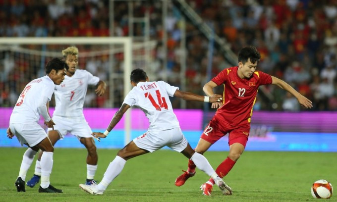 Thang nhe Myanmar, U23 Viet Nam vung ngoi dau bang SEA Games 31-Hinh-10