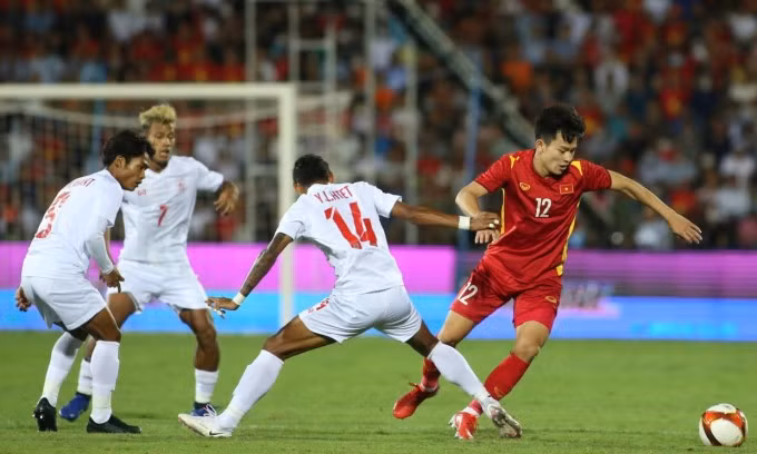 Thang nhe Myanmar, U23 Viet Nam vung ngoi dau bang SEA Games 31-Hinh-10
