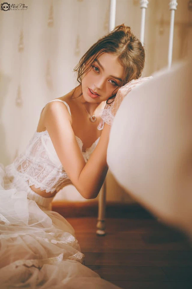 Còn nói về bản thân, Dianka tự nhận mình là người cởi tử ngoài đời lẫn trên mạng. Cô coi mạng xã hội là nơi mang đến cho mình công việc, giao tiếp với những bên tuyển dụng, người thân, bạn bè đang sống ở các thành phố và quốc gia khác nhau.