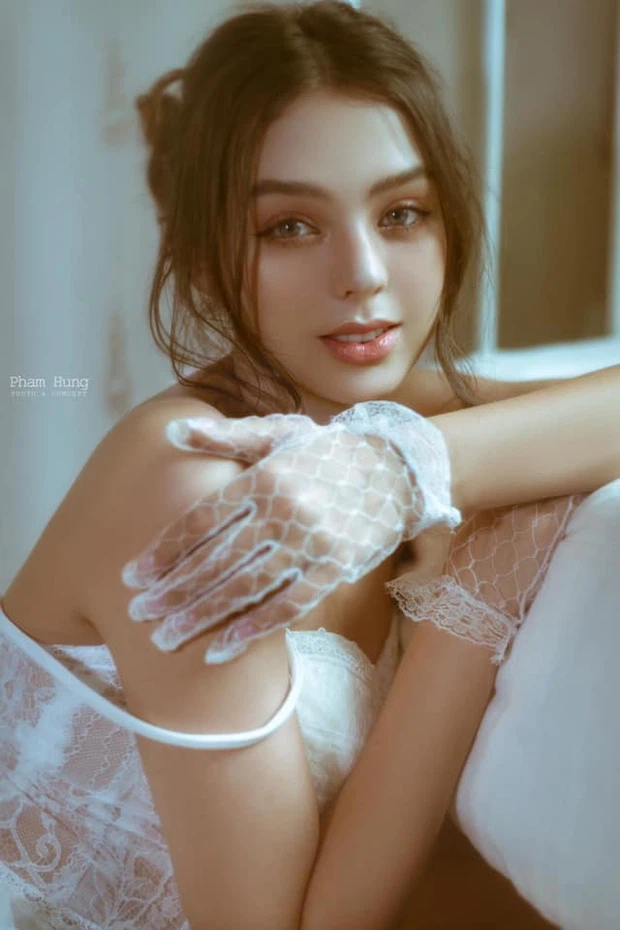 Dù đã từng dính nghi vấn hẹn hò với một vài người nhưng Dianka Zakhidova là bạn gái chính thức duy nhất được Bùi Tiến Dũng công khai