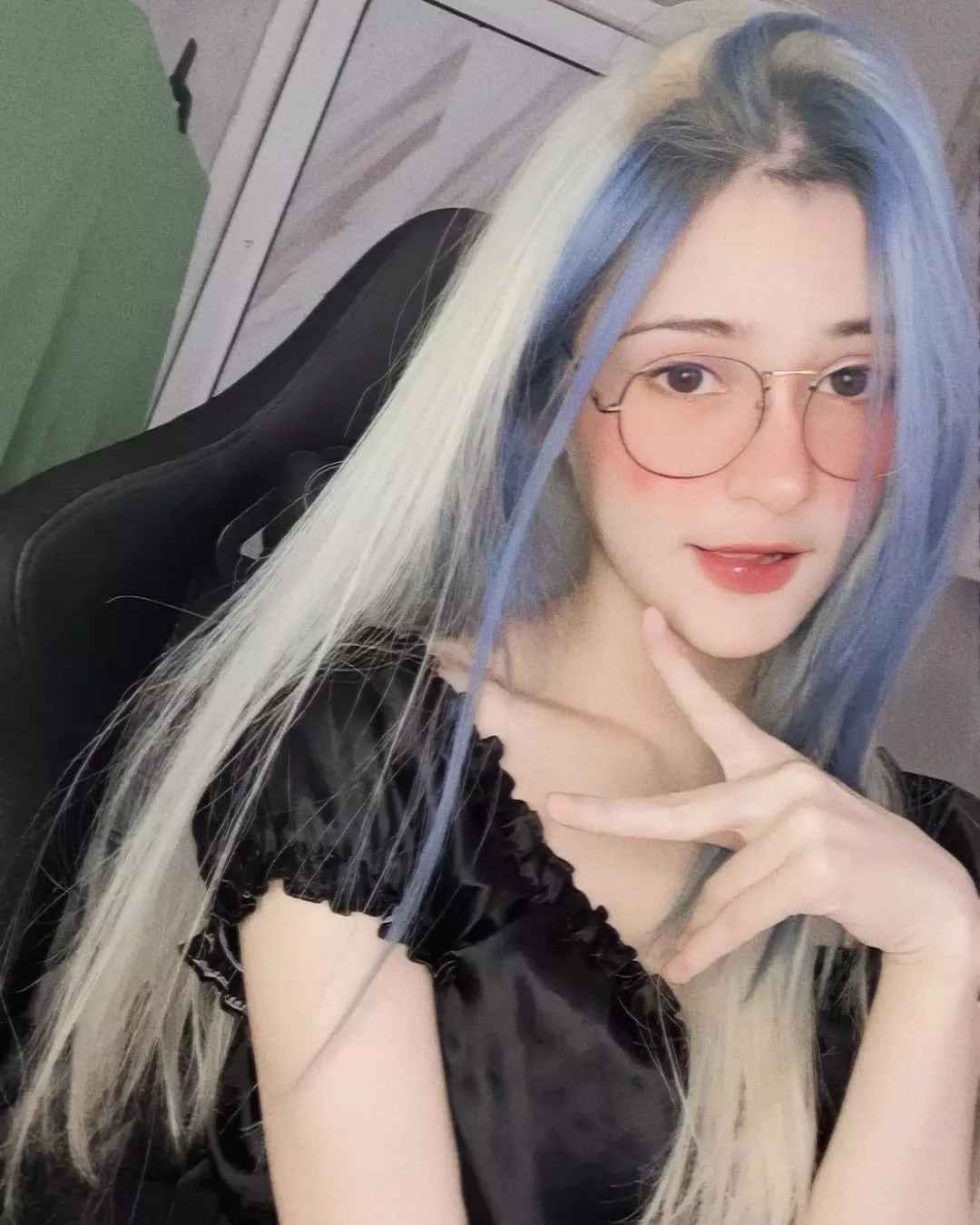 Cận cảnh khuôn mặt xinh đẹp của Elizent ngay cả khi không make-up.