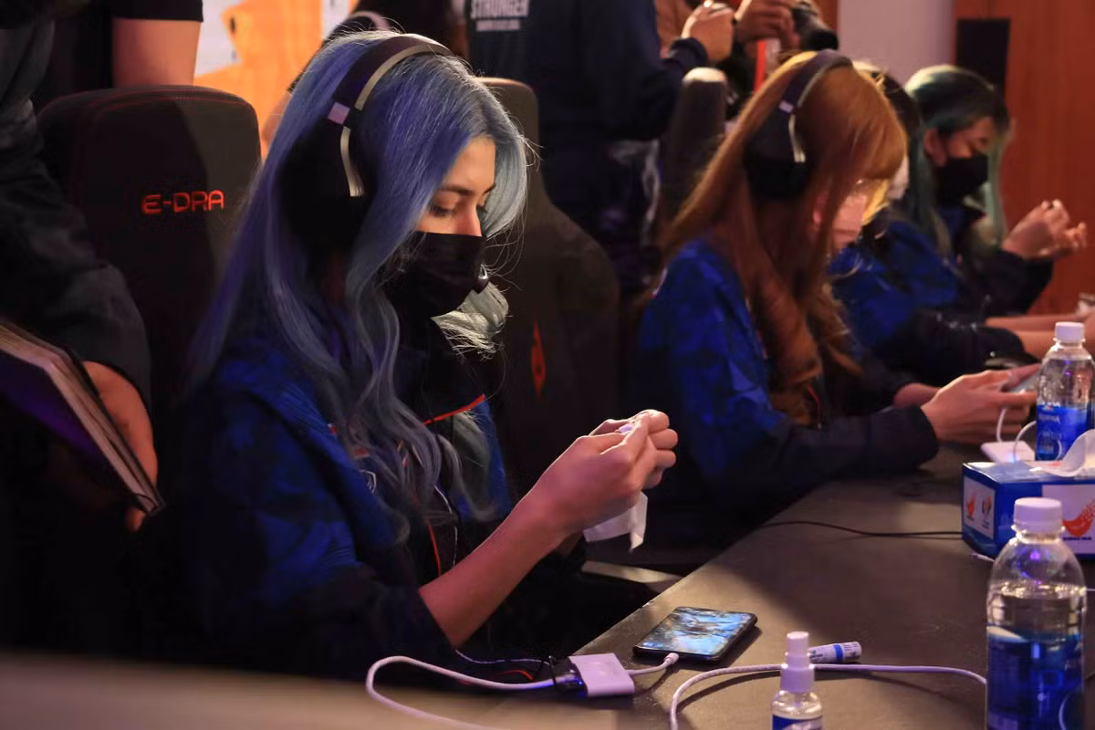 Chưa hết, gái xinh của đội tuyển Thái Lan còn sở hữu đôi mắt cười, có chiều sâu thu hút người đối diện.