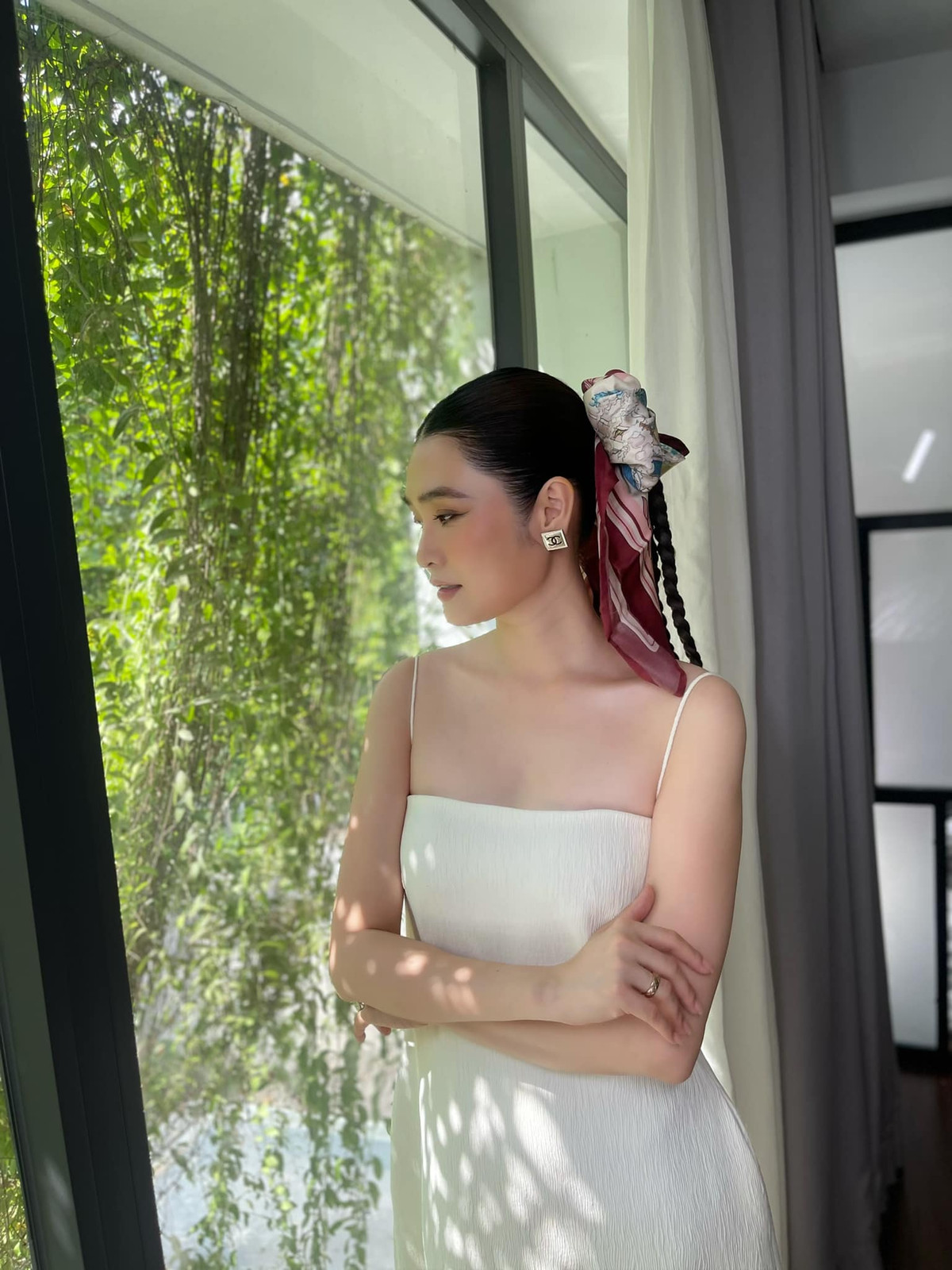 Đặc biệt hơn, ở Tracy Thư Lương luôn thể hiện được khí chất mạnh mẽ, quyền lực và có cá tính. Đó cũng là lý do khiến cô trở nên thu hút và được nhiều người yêu mến.