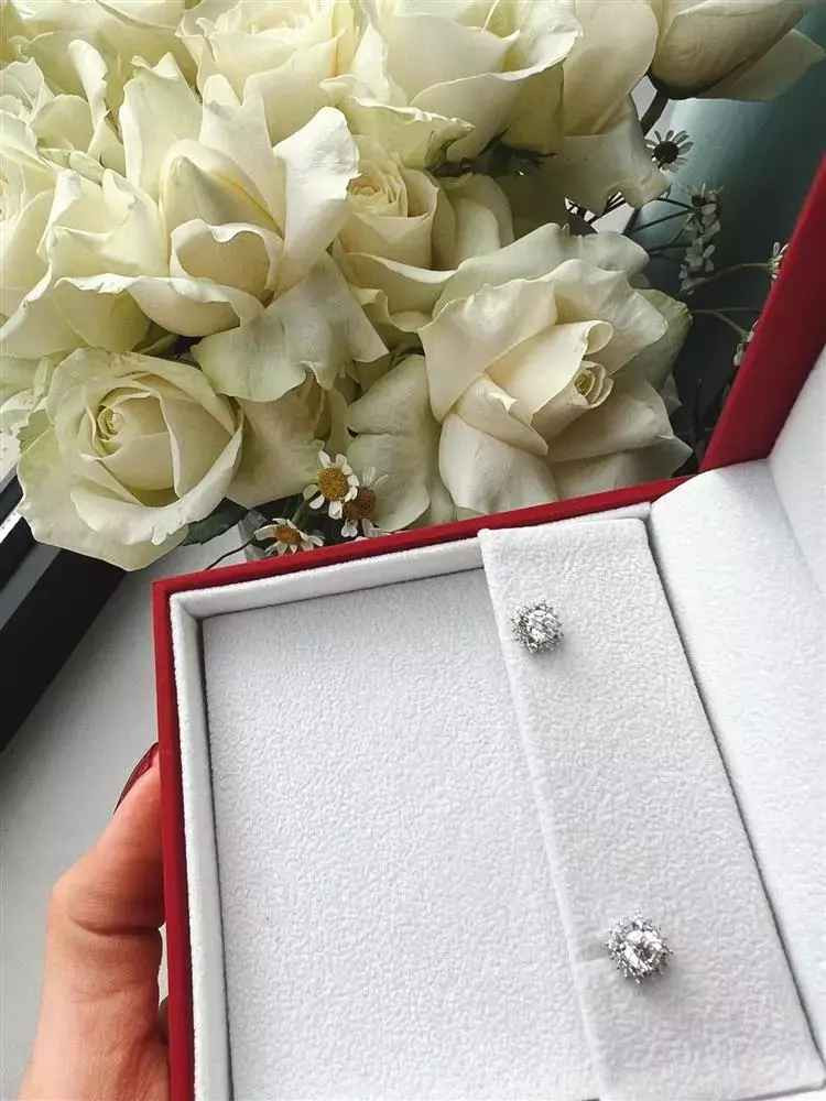 Sau gần 2 năm chơi trong màu áo của CLB Cerezo Osaka (Nhật Bản), thủ môn Đặng Văn Lâm quyết định trở về cống hiến cho nền bóng đá nước nhà.