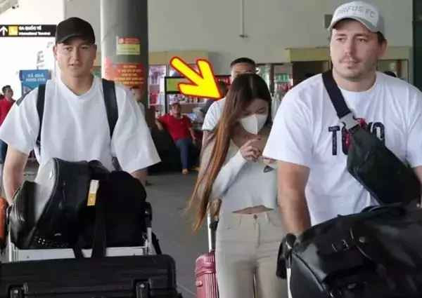 Từ đây, dân mạng khẳng định bạn gái Đặng Văn Lâm và anh chàng đang "hâm nóng tình cảm", bù đắp lại quãng thời gian xa cách khi chàng thủ thành thi đấu ở nước ngoài.