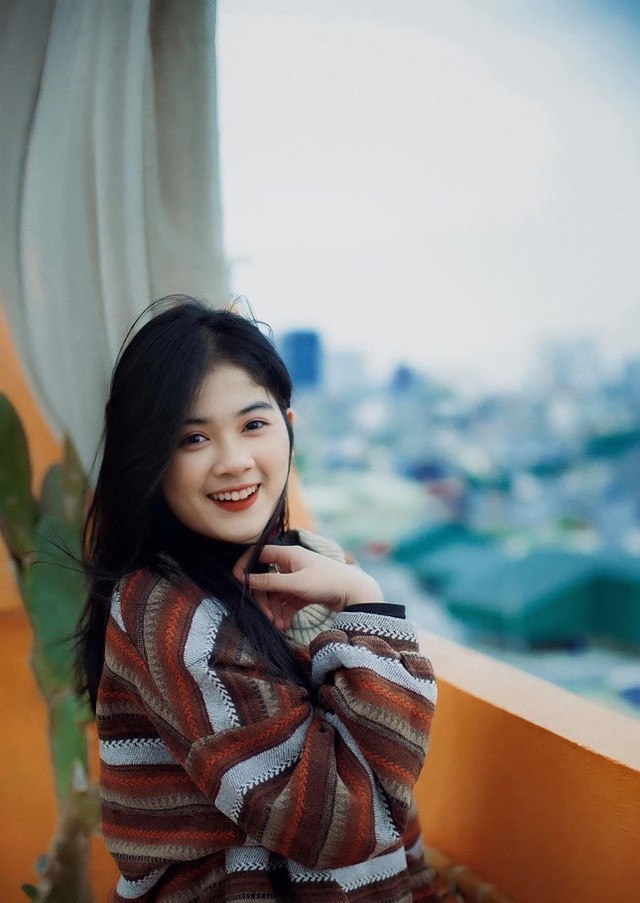 Thu tâm sự vì tính cách năng động, hướng ngoại, yêu thích sự phá cách và sôi động nên từng có mong muốn theo đuổi ánh đèn sân khấu. Nhưng khi suy đi tính lại cô nàng vẫn quyết định lựa chọn khoa Giáo dục Mầm non (chuyên ngành tiếng Anh).