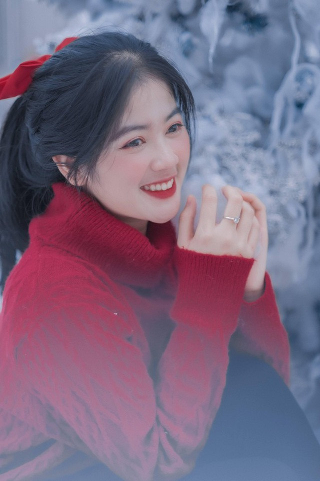 Mọi người xung quanh nhận xét Thu luôn vui vẻ, lạc quan và tràn đầy năng lượng tích cực.