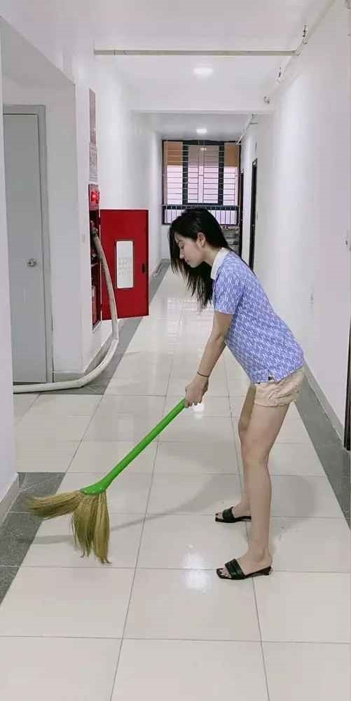 Chi phí đầu tư và chơi đắt đỏ nhưng nhiều người vẫn muốn tham gia bởi họ cho rằng sân golf chính là nơi đổi đời và hầu hết những người chơi golf đều có nền tảng kinh tế tốt, nếu gặp trên sân có thể dễ dàng kết mối lương duyên.