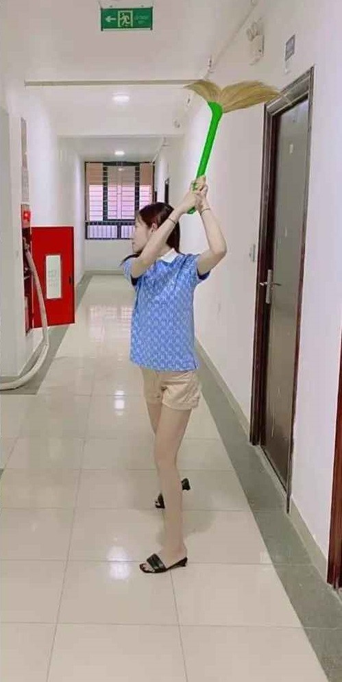 Muốn chơi golf để đổi đời nhưng lại không có kinh tế, các cư dân mạng đã nghĩ ra cách luyện tập tại gia cực kỳ hài hước.