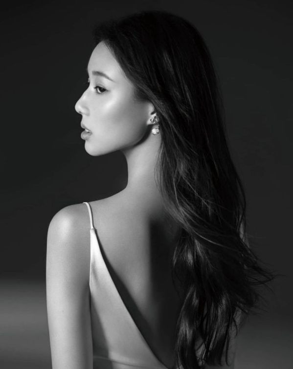 Chỉ là những khoảnh khắc được ghi lại trong buổi sự kiện thời trang, ai nấy cũng bất ngờ về khí chất sang chảnh của ái nữ đẹp nhất nhà tỉ phú Hà Hồng Sân.