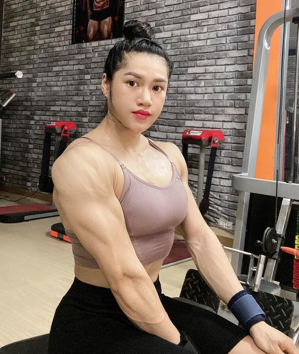 Năm 18 tuổi, Ny Ny Trần bắt đầu tập gym, ban đầu chỉ để cải thiện hình thể và sức khỏe. Sau đó, được "kích hoạt" tiềm năng và đam mê với thể hình, hot girl phòng gym quyết tâm tập tăng đô để có thân hình như hiện tại.