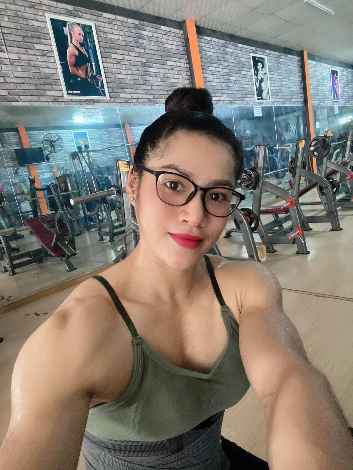 Mặt khác, người Ny Ny yêu và yêu cô thì sẽ biết cách cảm nhận vẻ đẹp của cô cũng như bỏ qua những lời bình phẩm vô duyên.