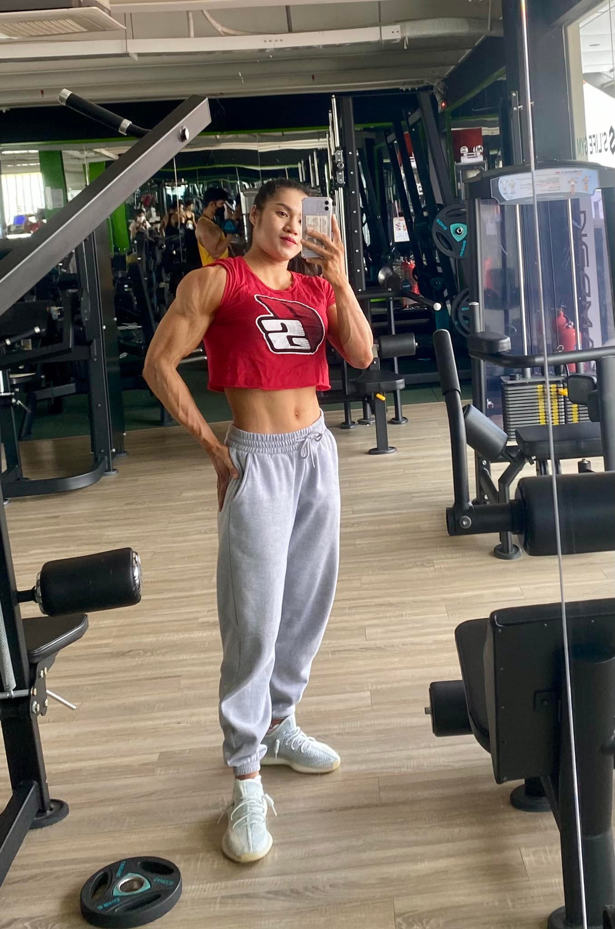 Nhưng Ny Ny khẳng định, cô đang muốn tập trung vào sự nghiệp và chưa có ý định tìm kiếm người yêu.