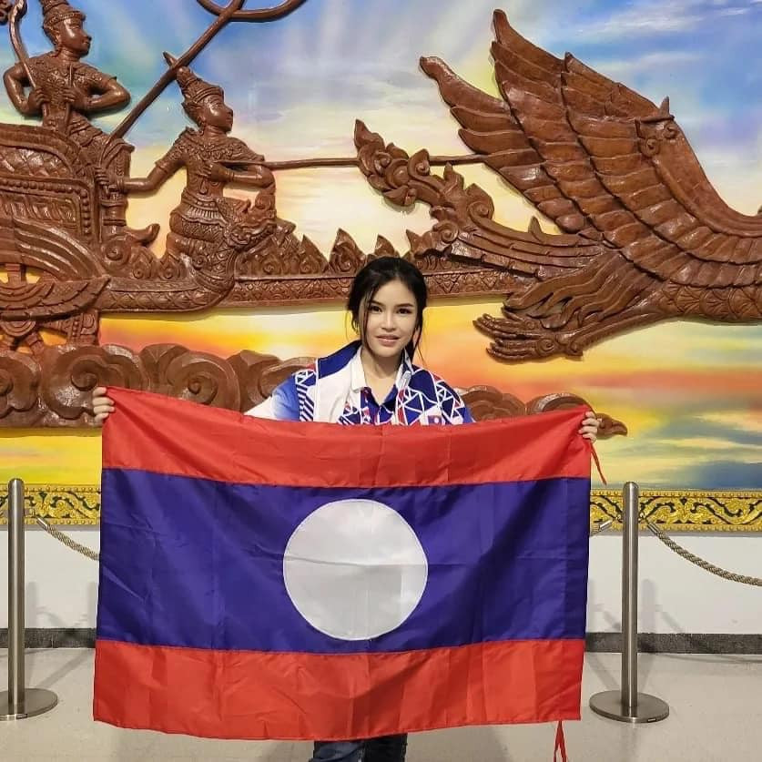 Không chỉ đến Việt Nam, Madam Bo còn lộ bức ảnh ngồi ăn hè phố trông khá thân thiện.