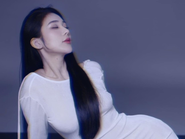 Điều này khiến Huyền Trân gặp nhiều khó khăn trong việc định hình phong cách thời trang cũng như không tự tin khi xuất hiện trước đám đông.