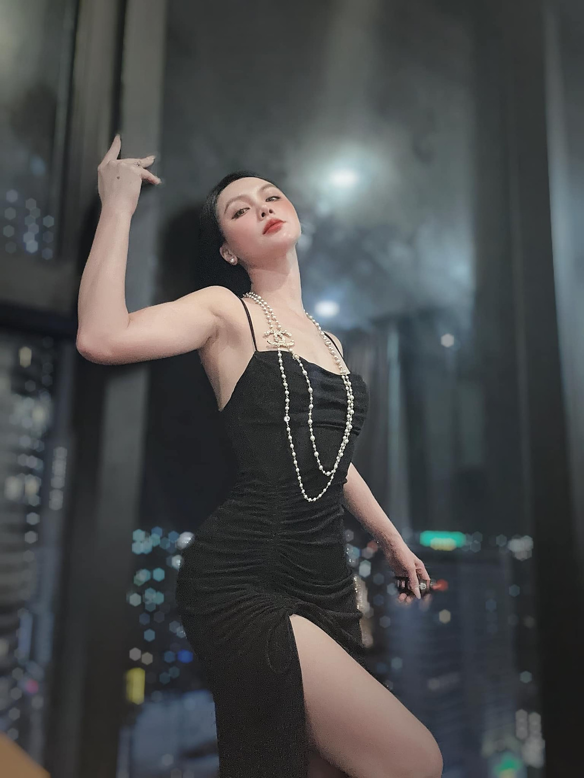 Nhiều bình luận khen ngợi nhan sắc của nữ MC, càng thêm tiếc nuối khi không được thấy Minh Hà dẫn chương trình trên sóng truyền hình.